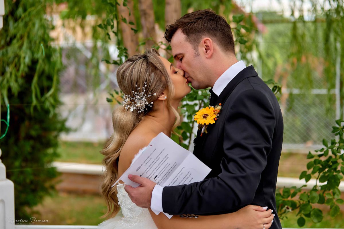 fotograf profesionist de nunta logodna cununie civila religioasa sedinte foto in studio portrete fotografie boudoir nud erotic sedinta foto de maternitate cu burtica gravida