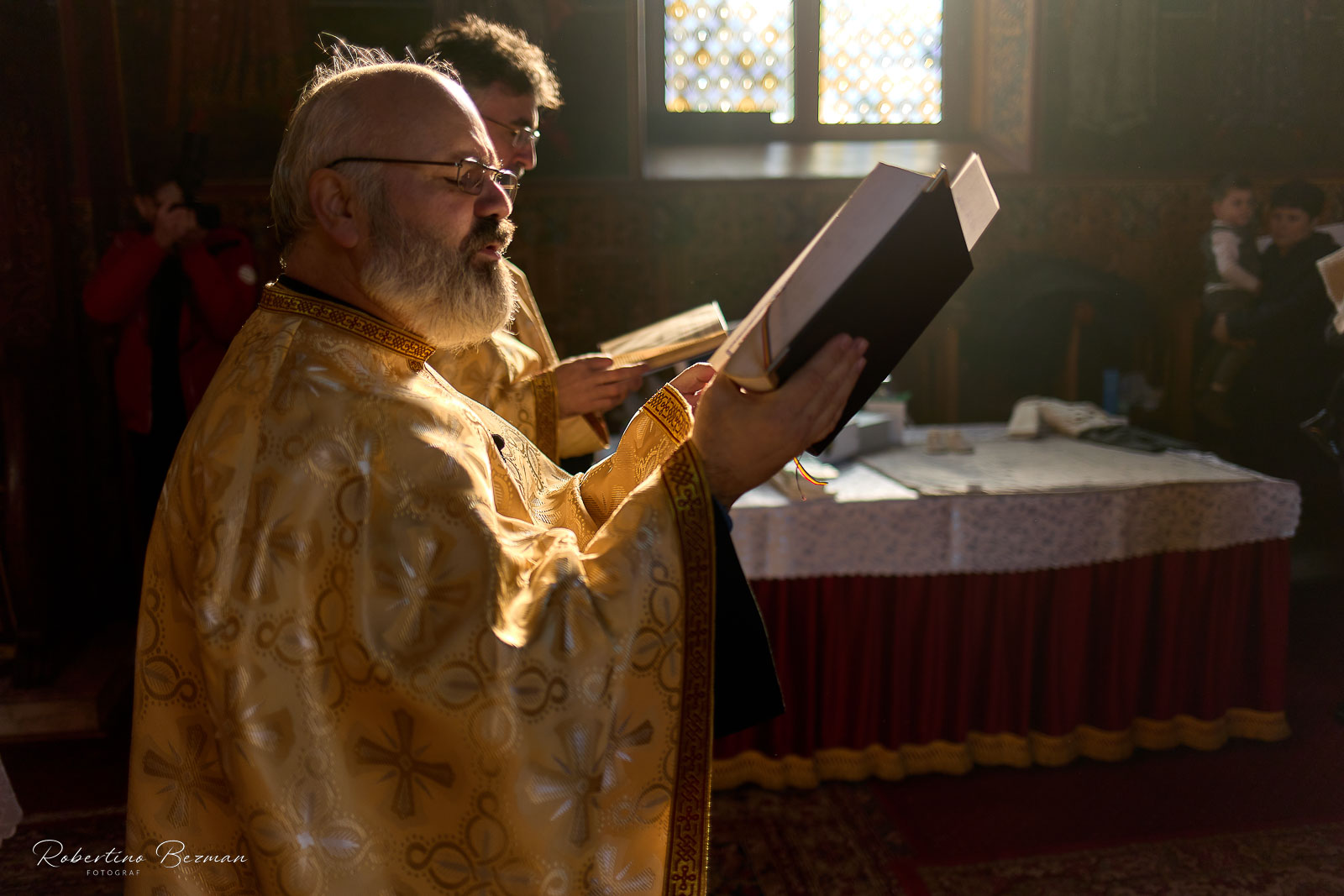 fotograf profesionist de nunta logodna cununie civila religioasa sedinte foto in studio portrete fotografie boudoir nud erotic sedinta foto de maternitate cu burtica gravida