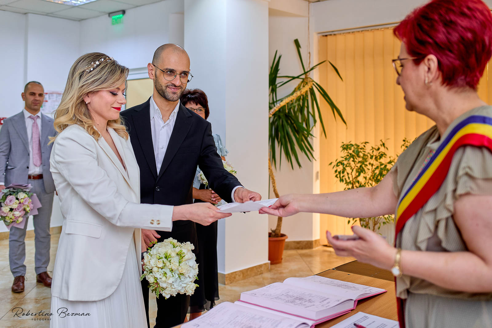 fotograf profesionist de nunta logodna cununie civila religioasa sedinte foto in studio portrete fotografie boudoir budoar beauty nud erotic glamour sedinta foto de maternitate cu burtica gravida