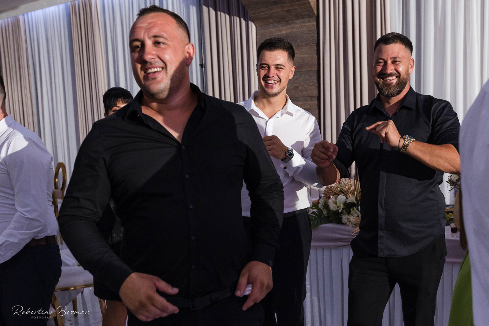 fotograf profesionist de nunta logodna cununie civila religioasa sedinte foto in studio portrete fotografie boudoir budoar beauty nud erotic glamour sedinta foto de maternitate cu burtica gravida