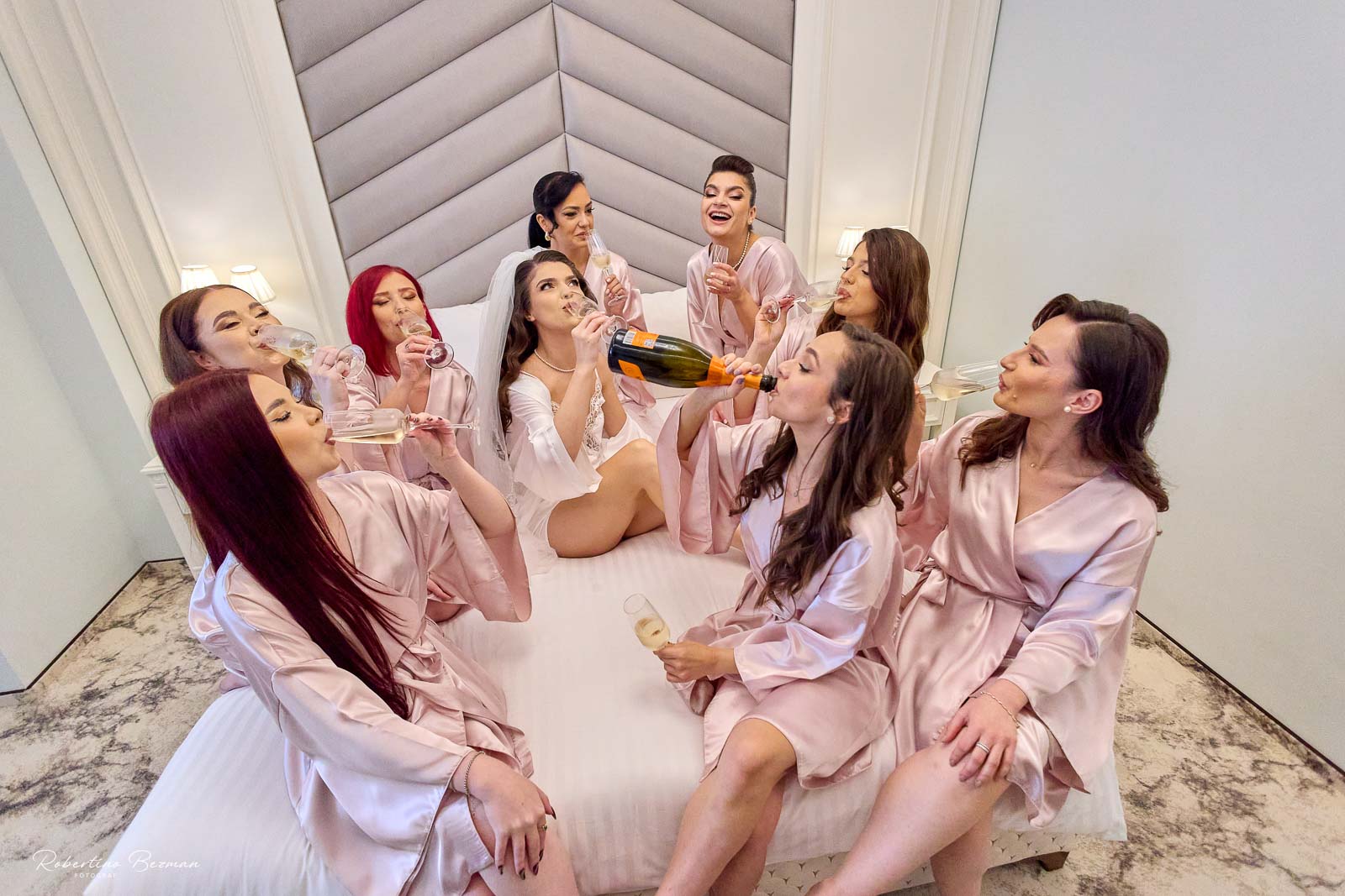 Pregătiri mireasă înainte de nuntă, fotograf nuntă Galați Brăila Buzău Focșani, hotel Mueller Galati