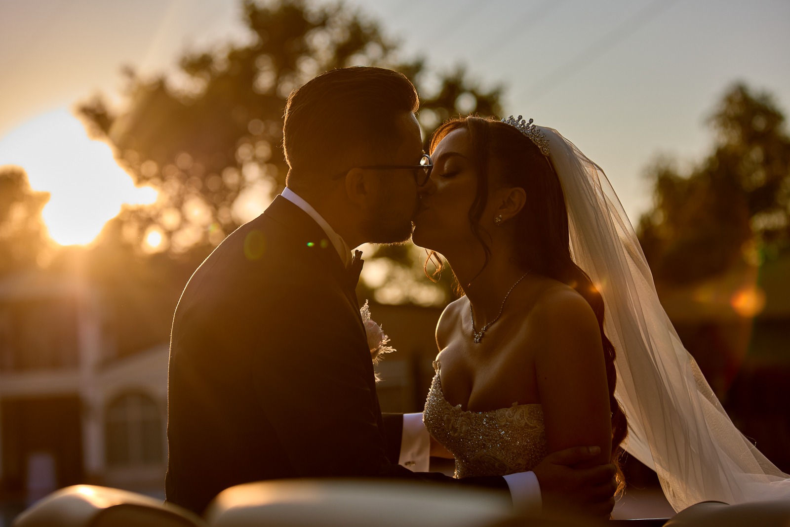 Nuntă Galați Ioana și Cornel mașină clasică ședință foto Bora Bora Events