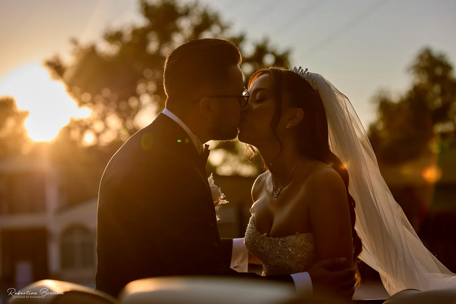 Nuntă Galați Ioana și Cornel mașină clasică ședință foto Bora Bora Events